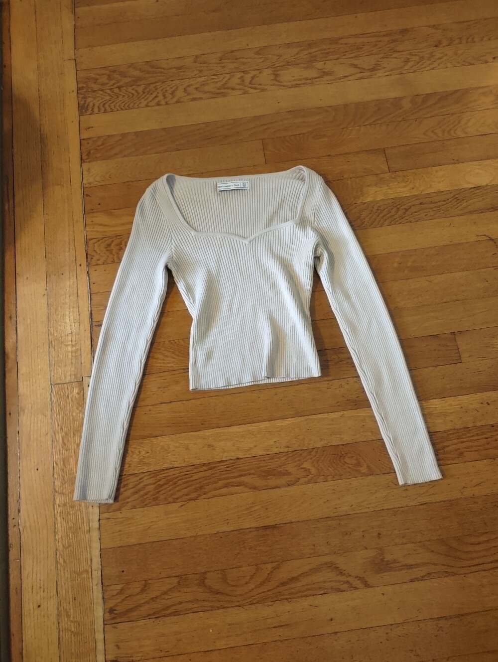 cream colored ribbed abercrombie and fitch sweetheart neckline long sleeved XS